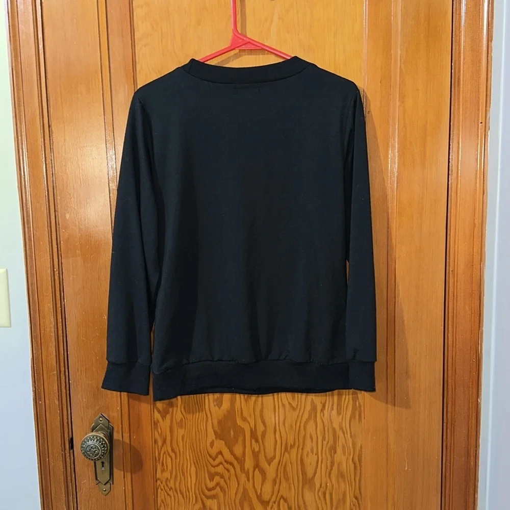 Women’s sweatshirt size large. - Picture 4 of 4